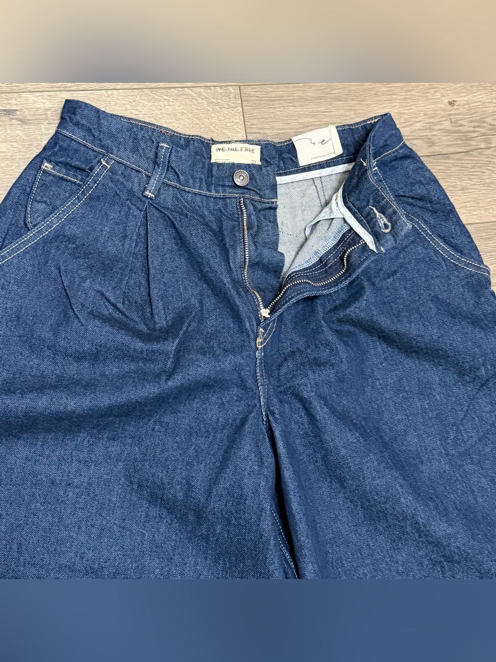 We The Free CRVY Antonia Crop Dark
Denim Pleated Shorts Baggy Jort Sz 27 NWT - Picture 7 of 10